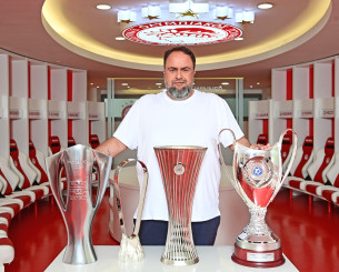 Ο Βαγγέλης Μαρινάκης απέδειξε ότι τα όνειρα υπάρχουν για να γίνονται αληθινά... Ο Βαγγέλης Μαρινάκης απέδειξε ότι τα όνειρα υπάρχουν για να γίνονται αληθινά...