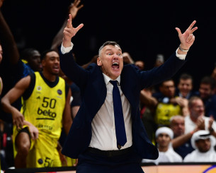 Η Φενέρμπαχτσε κέρδισε την Μπεσίκτας και χρειάζεται δύο νίκες για τον τίτλο