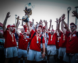 Η υποδοχή του πρωταθλητή Ολυμπιακού στο Ρέντη Η υποδοχή του πρωταθλητή Ολυμπιακού στο Ρέντη