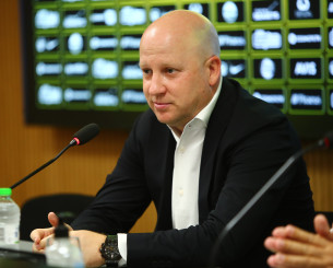 Κασκαντέρ με κοστούμι