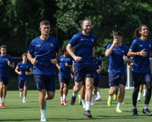 Οι παίκτες της Όκλαντ Σίτι αμείβονται με 300 ευρώ τον μήνα από το ποδόσφαιρο και πίνουν μπύρες μετά τα ματς Οι παίκτες της Όκλαντ Σίτι αμείβονται με 300 ευρώ τον μήνα από το ποδόσφαιρο και πίνουν μπύρες μετά τα ματς