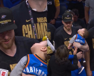 Ο γιος του Χάρτεσταϊν κοιμόταν κατά τη διάρκεια της απονομής (video)