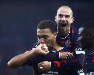 Επικό πρωτοσέλιδο της Daily Express για Ντέσερς και ΑΕΚ: «My Big Fat Greek Earnings» Επικό πρωτοσέλιδο της Daily Express για Ντέσερς και ΑΕΚ: «My Big Fat Greek Earnings»