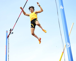 Μόντο Ντουπλάντις: Πόσα χρήματα βγάζει από τα παγκόσμια ρεκόρ ο απόλυτος σταρ του στίβου; Μόντο Ντουπλάντις: Πόσα χρήματα βγάζει από τα παγκόσμια ρεκόρ ο απόλυτος σταρ του στίβου;