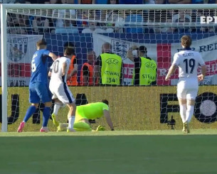 Έχασε τα... άχαστα η Αγγλία Κ21 κόντρα στη Σλοβενία - Απίστευτες ευκαιρίες (video) Έχασε τα... άχαστα η Αγγλία Κ21 κόντρα στη Σλοβενία - Απίστευτες ευκαιρίες (video)