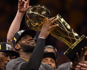 Η εξιλέωση του ΛεΜπρόν: Τι συνέβη την τελευταία φορά που ο τίτλος του NBA κρίθηκε σε Game 7