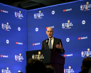 Αλλάζουν τα χρονοδιαγράμματα του NBA: Πρώτα επέκταση στο Λας Βέγκας και μετά ερχομός στην Ευρώπη Αλλάζουν τα χρονοδιαγράμματα του NBA: Πρώτα επέκταση στο Λας Βέγκας και μετά ερχομός στην Ευρώπη