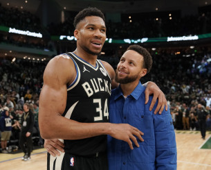 Ο Γιάννης μεταμορφώθηκε με απίστευτη στολή για το Halloween (video) Ο Γιάννης μεταμορφώθηκε με απίστευτη στολή για το Halloween (video)