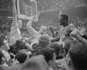 Τα... στοιχειωμένα ρεκόρ των τελικών του NBA - Απειλείται φέτος κάποιο από Πέισερς ή Θάντερ; Τα... στοιχειωμένα ρεκόρ των τελικών του NBA - Απειλείται φέτος κάποιο από Πέισερς ή Θάντερ;