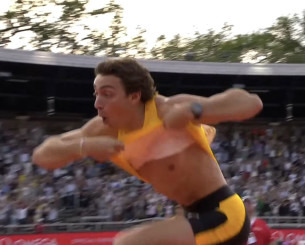 Δείτε τον Ντουπλάντις να «πετάει» πάνω από το παγκόσμιο ρεκόρ στη Στοκχόλμη (video) Δείτε τον Ντουπλάντις να «πετάει» πάνω από το παγκόσμιο ρεκόρ στη Στοκχόλμη (video)