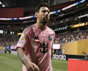 «Είμαστε δύο φυσιολογικοί τύποι» - Ο Μέσι αποκαλύπτει τη στάση του για την κόντρα με τον Κριστιάνο