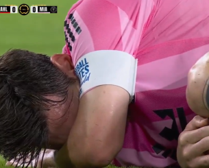 Εφιάλτης για τον Μέσι - Το σοκαριστικό μαρκάρισμα που δέχθηκε και ο διαιτητής δεν είδε (video) Εφιάλτης για τον Μέσι - Το σοκαριστικό μαρκάρισμα που δέχθηκε και ο διαιτητής δεν είδε (video)