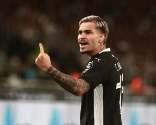 Ο ΟΦΗ ενεργοποιεί τη ρήτρα του Νους και τον κάνει μόνιμο κάτοικο Κρήτης Ο ΟΦΗ ενεργοποιεί τη ρήτρα του Νους και τον κάνει μόνιμο κάτοικο Κρήτης