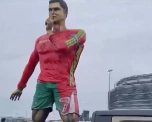 Κλέβει την παράσταση γιγάντιο ομοίωμα του Ρονάλντο στο Μουντιάλ Συλλόγων Κλέβει την παράσταση γιγάντιο ομοίωμα του Ρονάλντο στο Μουντιάλ Συλλόγων