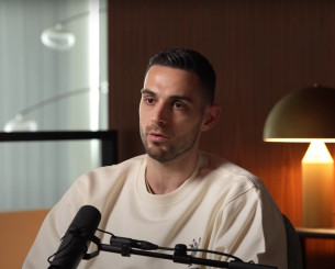 Παπαπέτρου: «Όταν υπέγραψα με τον Παναθηναϊκό, οπαδοί του Ολυμπιακού ήρθαν κάτω από το σπίτι μου» (video) Παπαπέτρου: «Όταν υπέγραψα με τον Παναθηναϊκό, οπαδοί του Ολυμπιακού ήρθαν κάτω από το σπίτι μου» (video)