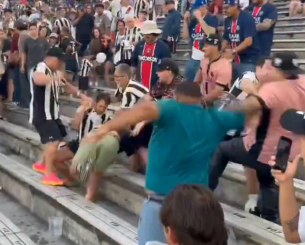 Απίστευτο ξύλο στις εξέδρες μεταξύ οπαδών Παρί και Μποταφόγκο (video)