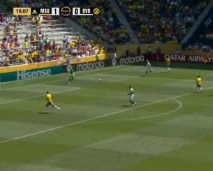 Γκάφα ολκής του γκολκίπερ με... ασίστ στο 1-1 της Ντόρτμουντ (video)