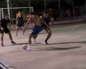 Απίθανος Κούνια παίζει... FIFA street στους δρόμους της Βραζιλίας (video) Απίθανος Κούνια παίζει... FIFA street στους δρόμους της Βραζιλίας (video)