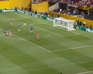 Ο Σουάρεζ χάνει τεράστια ευκαιρία για την ισοφάριση μετά από «μαγική» πάσα του Μέσι (video)