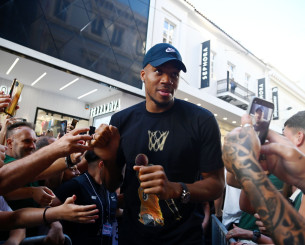 Για διακοπές στα Χανιά ο Γιάννης Αντετοκούνμπο