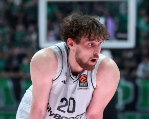 Ο Γιάντουνεν θα συνεχίσει την καριέρα του στην Φενέρμπαχτσε του Σάρας