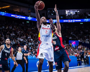 «Φλερτάρει» με τον Λορένζο Μπράουν η Μπαρτσελόνα