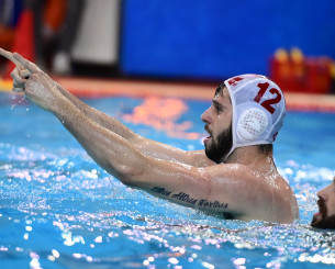 Παραμένει για τρία χρόνια στον Ολυμπιακό ο Παπαναστασίου