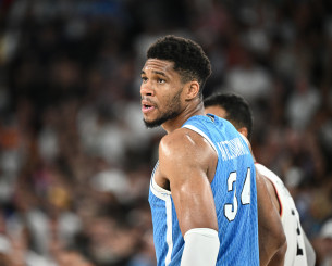 Αντετοκούνμπο: «Γίνε ο λόγος που κάποιος πιστεύει στην καλοσύνη των ανθρώπων»