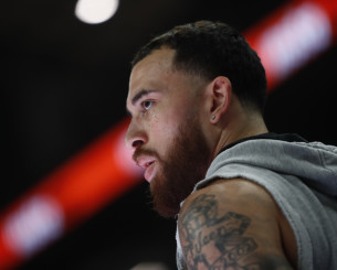 Ποιο... Game 5 - Ο Τζέιμς βρίσκεται στη Νέα Υόρκη και «τα στάζει» υπό το βλέμμα του Ντουράντ