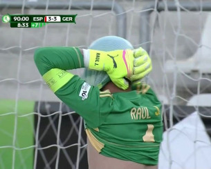 Το απίθανο αυτογκόλ που έστειλε το Ισπανία - Γερμανία U19 στην παράταση (video)