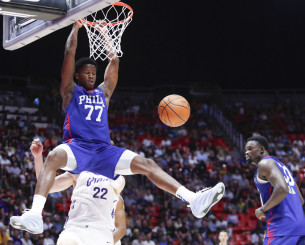 «Έλαμψε» με τους Σίξερς ο Ετζεκόμπε - Τα εντυπωσιακά στιγμιότυπα στο ντεμπούτο του στο Summer League