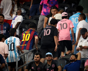 Ενας μύθος σε πέντε φανέλες – Το μεγαλείο του Μέσι σε μία τρομερή φωτογραφία