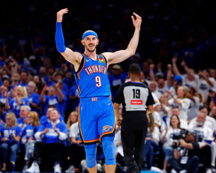 Όταν η ΑΕΚ έφτασε μια ανάσα από τον Άλεξ Καρούσο και τον έχασε λόγω... Λόνζο Μπολ