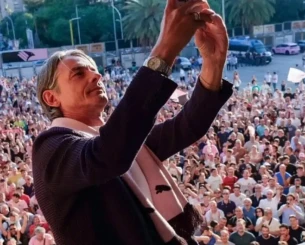 «Βασιλική» υποδοχή επιφύλασσαν στον Πίπο Ιντζάγκι οι οπαδοί της Παλέρμο «Βασιλική» υποδοχή επιφύλασσαν στον Πίπο Ιντζάγκι οι οπαδοί της Παλέρμο