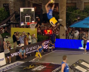 Τα απίστευτα καρφώματα στο τουρνουά του Πρίντεζη στη Σύρο (video)