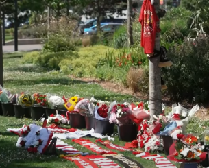 Eικόνες από το Άνφιλντ: Χιλιάδες κόσμου αφήνουν λουλούδια για τον Ζότα (video)