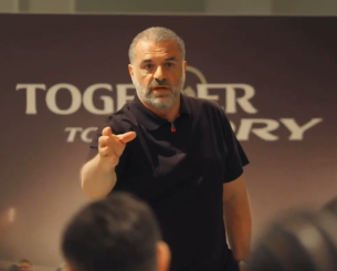 Ανατριχίλα - Η πορωτική ομιλία του Ποστέκογλου στους παίκτες του πριν τον ευρωπαϊκό θρίαμβο της Τότεναμ (video) Ανατριχίλα - Η πορωτική ομιλία του Ποστέκογλου στους παίκτες του πριν τον ευρωπαϊκό θρίαμβο της Τότεναμ (video)