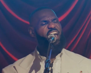 Ο ΛεΜπρόν Τζέιμς τραγουδάει Φιλ Κόλινς: Κλείστε τα αυτιά σας (video)