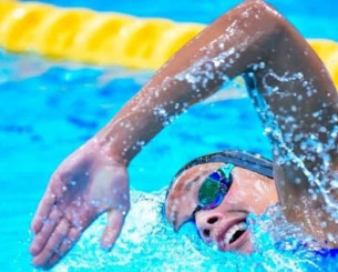 Xρυσή πρωταθλήτρια στα 1500μ ελεύθερο η Άρτεμις Βασιλάκη