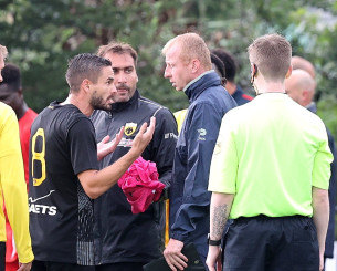 Ένταση στο ημίχρονο του φιλικού της ΑΕΚ με τη Ζούλτε Βάρεγκεμ (video)