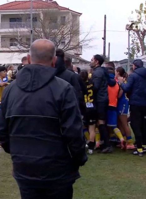 Ένταση στο ματς του Αστέρα με την ΑΕΚ στις γυναίκες: «Δεν ντρέπεσαι;» (video)