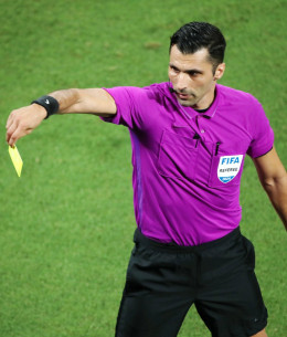 Ο Φωτιάς... βιάστηκε να σφυρίξει το ημίχρονο στη Λεωφόρο - Έστειλε τις ομάδες στα αποδυτήρια 22'' νωρίτερα