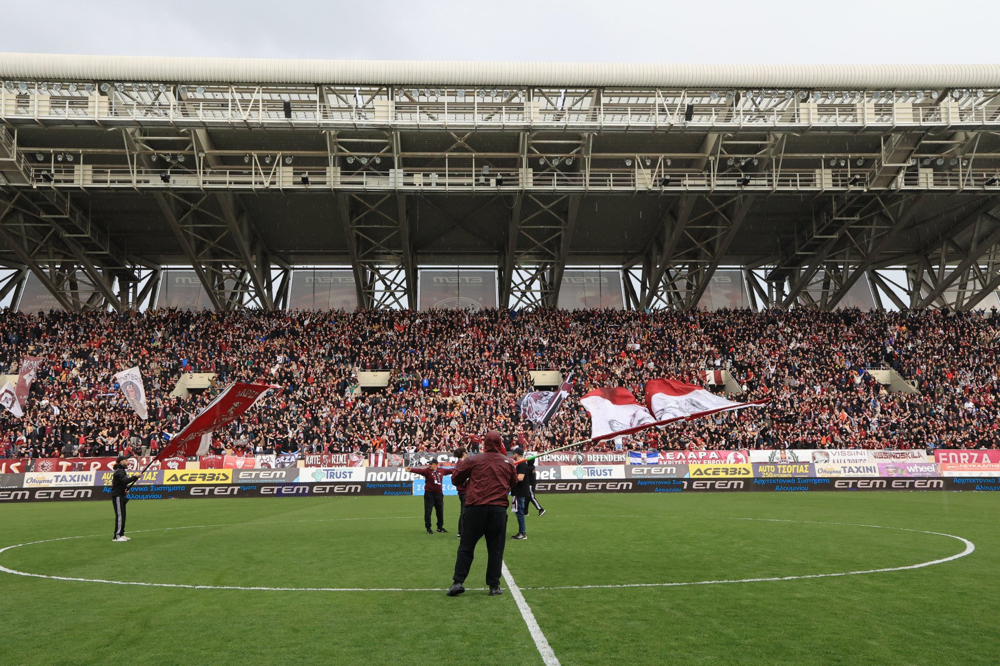 Καζάνι που βράζι το AEL FC ARENA με 15.000 οπαδούς - Απίστευτες εικόνες! (pics+vids) Καζάνι που βράζι το AEL FC ARENA με 15.000 οπαδούς - Απίστευτες εικόνες! (pics+vids)