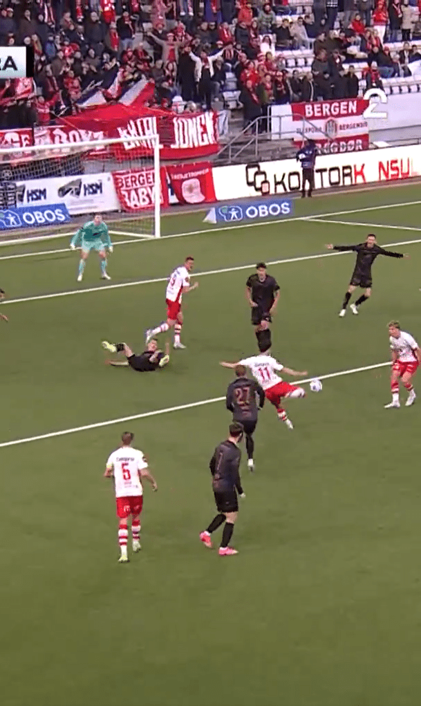 Έχουμε το αυτογκόλ της χρονιάς! Είναι... τρελό και μπήκε στη Νορβηγία! (vid)