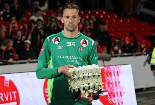Ποδοσφαιριστής στη Νορβηγία βγήκε MVP και πήρε δώρο... τέσσερα τελάρα αυγά!