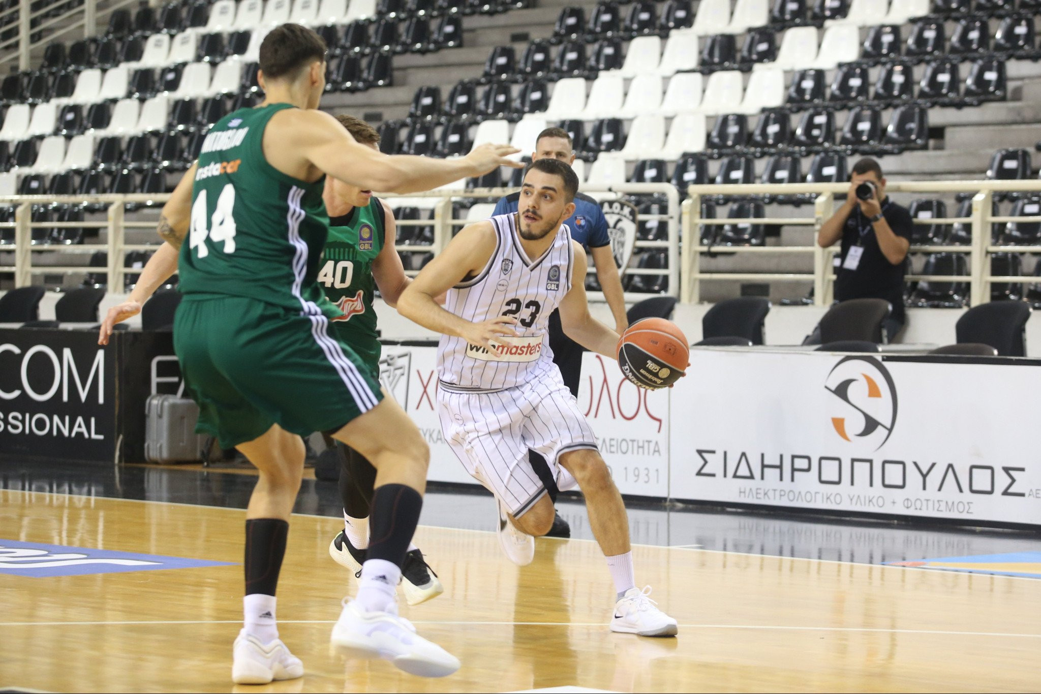 Ελληνική ενίσχυση με Παπαδάκη για το Περιστέρι