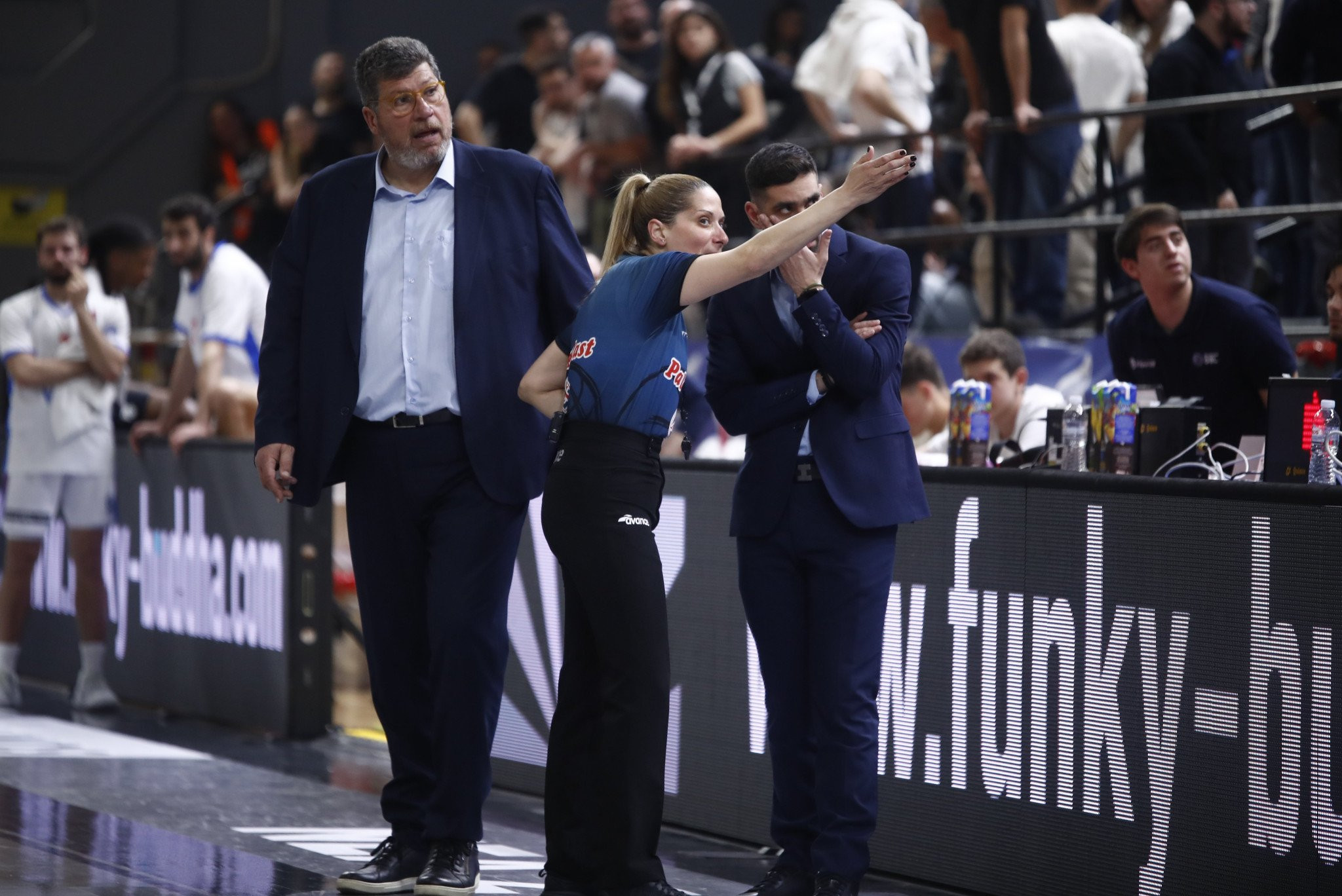 Πρόστιμο και απαγόρευση εισόδου στα γήπεδα για 2 χρόνια στον οπαδό που πέταξε καρεκλάκι στο Πανιώνιος – Ολυμπιακός