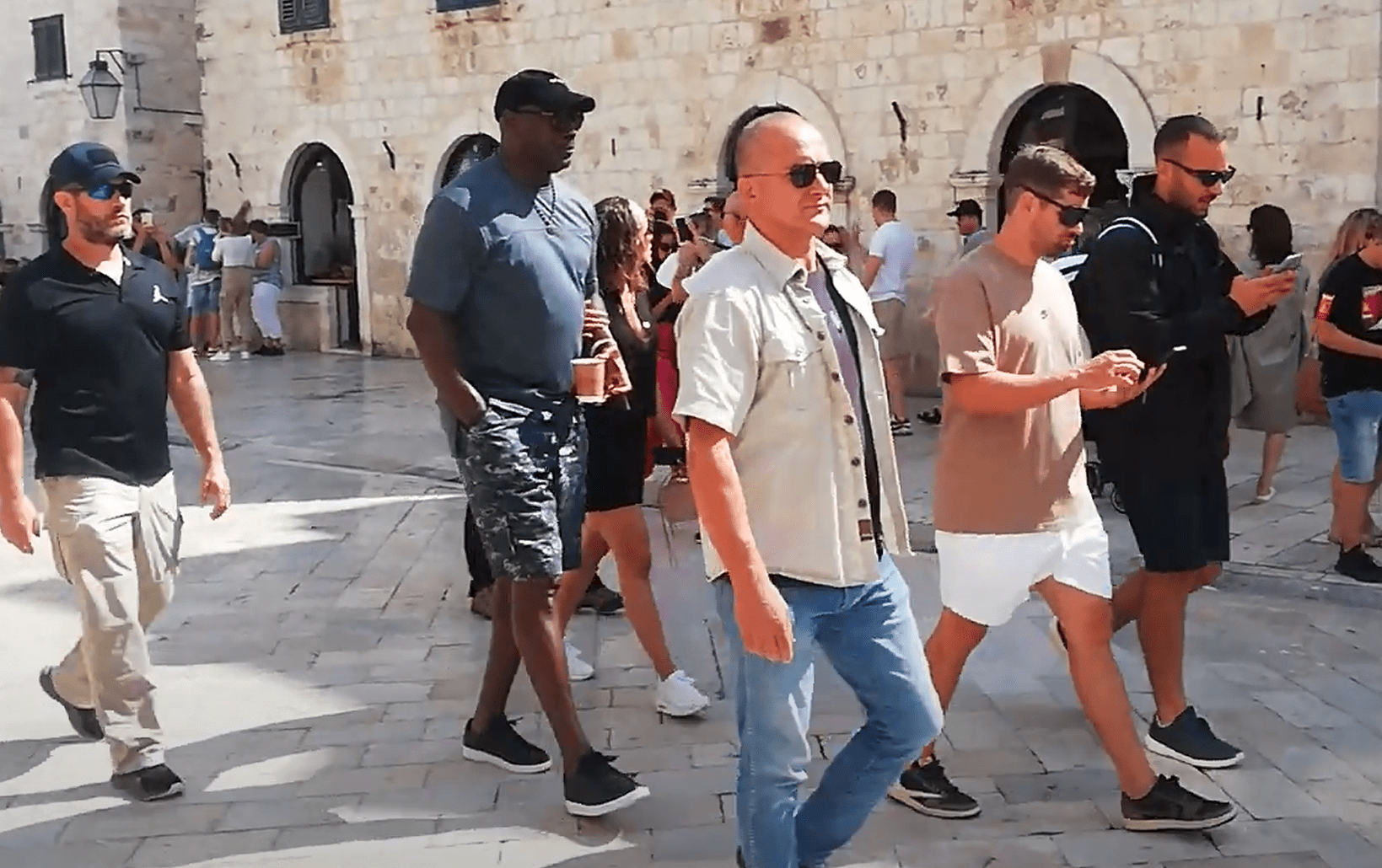 Το δείπνο των θρύλων: Αυτό είναι το μενού και οι ελληνικές γεύσεις που δοκίμασε ο Μάικλ Τζόρνταν στο Καβούρι Το δείπνο των θρύλων: Αυτό είναι το μενού και οι ελληνικές γεύσεις που δοκίμασε ο Μάικλ Τζόρνταν στο Καβούρι