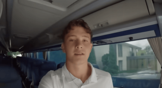Ο Καρέτσας έγινε... vlogger για το νέο πούλμαν της Γκενκ (video)