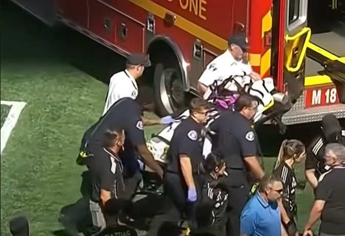 Σοκαριστικός τραυματισμός για Φράι - Έμεινε αναίσθητος και μεταφέρθηκε στο νοσοκομείο (video)